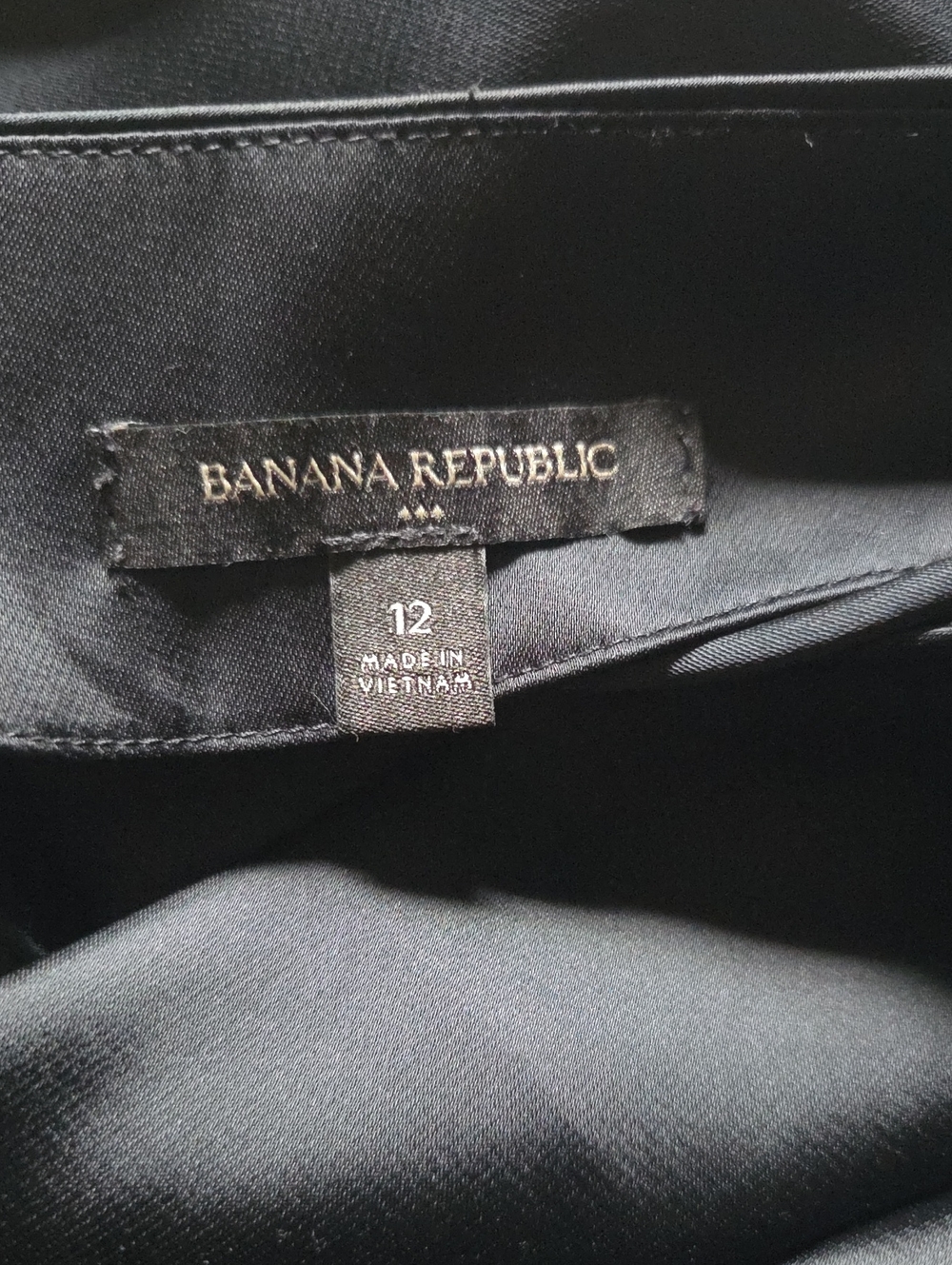 BANANA REPULIC SHIRRED-SIDE SATIN MIDI DRESS. - Picture 2 of 4